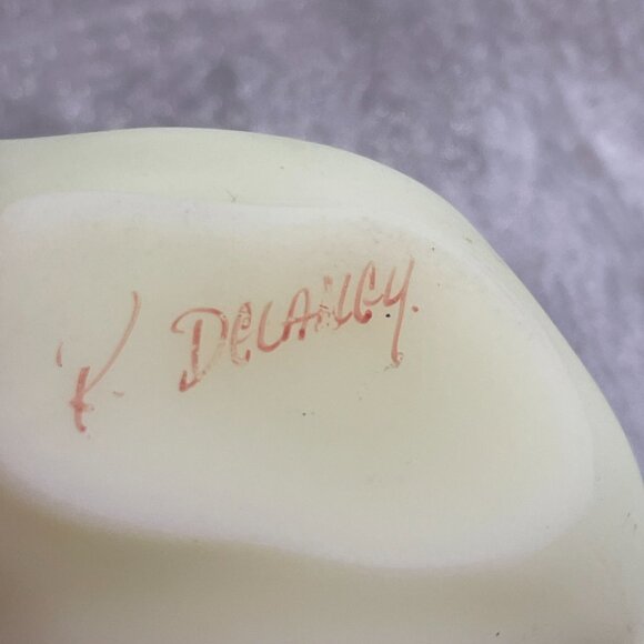 Fenton Yellow Uranium Custard Glass Bowl & 2 Doves ~Hand Painted & Signed - Picture 5 of 13